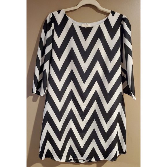 Everly Dresses & Skirts - Everly Black & White Geometric Zig Zag Design Quarter Sleeve Mini Dress Sz L